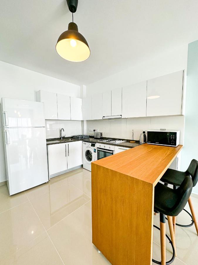 Luxury Sea View Two Bedroom Apartment In Caesar Resort & Spa, Long Beach Perivolia tou Trikomou Exterior foto
